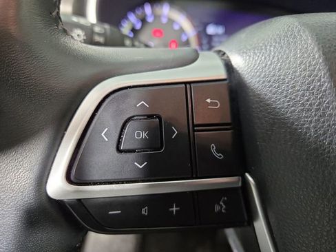 Used 2023 Toyota Highlander XLE image 22