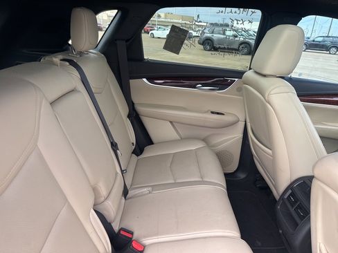 Used 2019 Cadillac XT5 Luxury w/ LPO, Radiant Package image 34