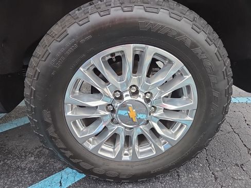 Used 2024 Chevrolet Silverado 2500 LTZ w/ LTZ Plus Package AWD/4WD image 5
