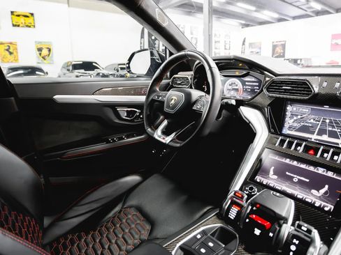 Used 2021 Lamborghini Urus image 40