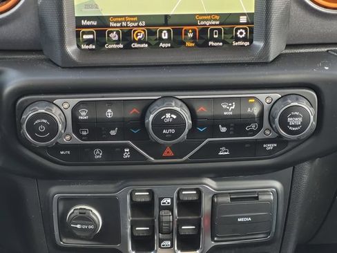 Used 2023 Jeep Gladiator Mojave AWD/4WD image 17