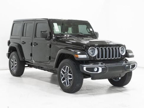 Used 2025 Jeep Wrangler Unlimited Sahara AWD/4WD image 5