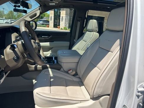 Used 2025 GMC Yukon XL Denali w/ Denali Reserve Package AWD/4WD image 14