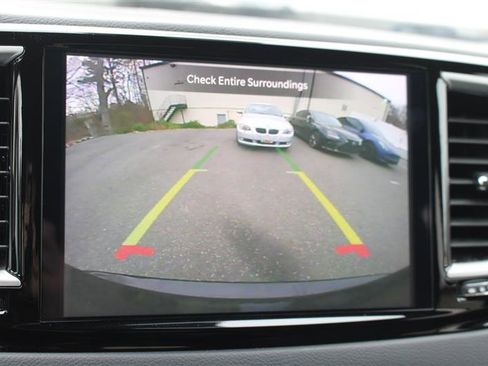 Used 2024 Chrysler Pacifica Touring image 20