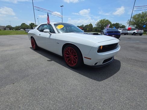 Used 2016 Dodge Challenger R/T RWD image 4