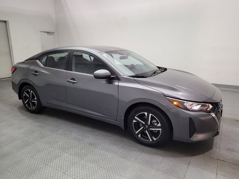 Used 2025 Nissan Sentra SV FWD image 11