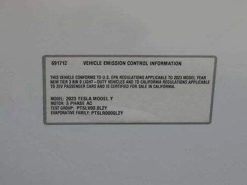 Used 2023 Tesla Model Y Performance image 28