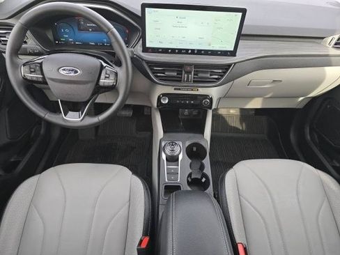 Certified 2025 Ford Escape SE w/ PHEV Premium Package FWD image 5