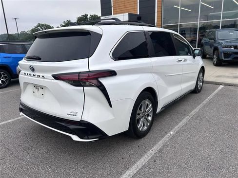 Used 2022 Toyota Sienna XSE w/ XSE Plus Package AWD/4WD image 4