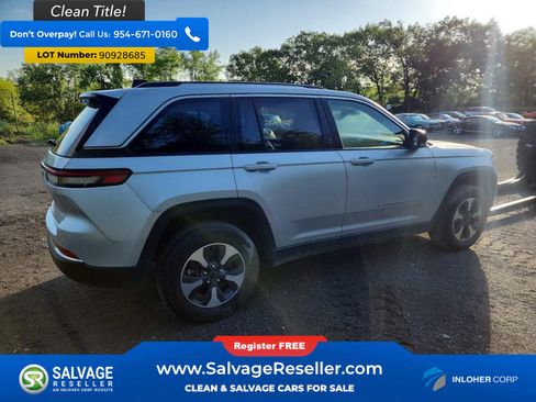 Used 2023 Jeep Grand Cherokee 4WD 4xe image 4