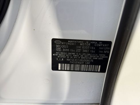 Used 2024 Genesis G80 Advanced image 36