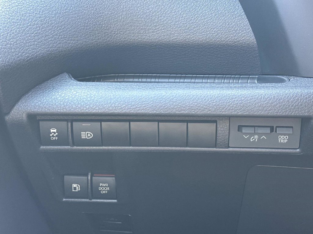 Used 2025 Toyota Sienna XSE FWD image 27