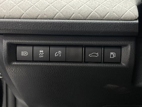 Used 2025 Toyota Camry XLE FWD image 17