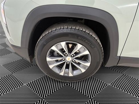 Used 2025 Chevrolet Equinox LT w/ Convenience Package II image 9