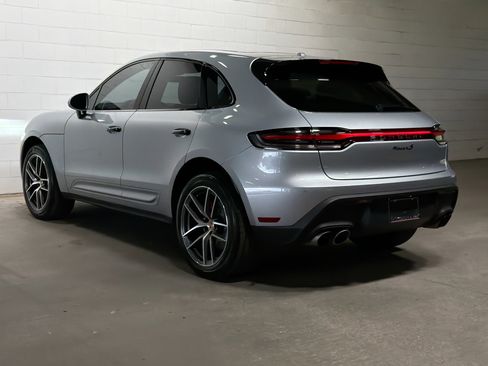 Certified 2022 Porsche Macan S image 3