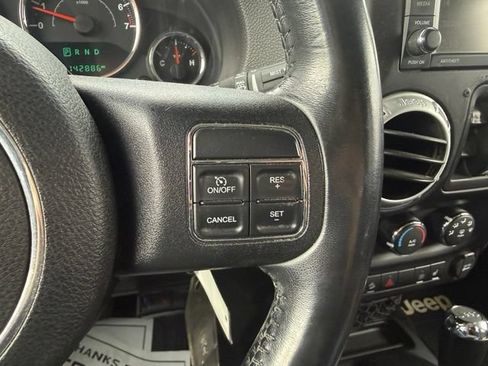 Used 2016 Jeep Wrangler Unlimited Sahara w/ Connectivity Group AWD/4WD image 21
