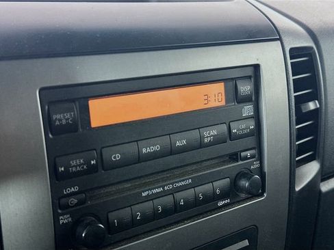 Used 2010 Nissan Titan SE w/ SE Value Truck Pkg image 14