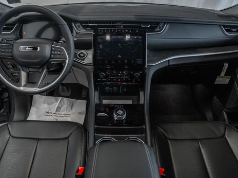 New 2025 Jeep Grand Cherokee L Limited w/ Luxury Tech Group II image 19