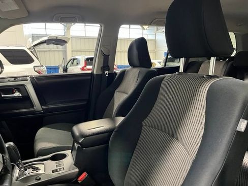 Used 2018 Toyota 4Runner SR5 AWD/4WD image 23