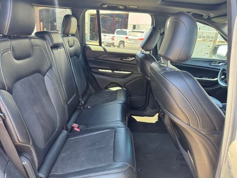 Used 2024 Jeep Grand Cherokee Altitude AWD/4WD image 31