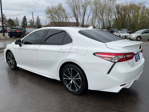 Used 2019 Toyota Camry SE FWD image 4