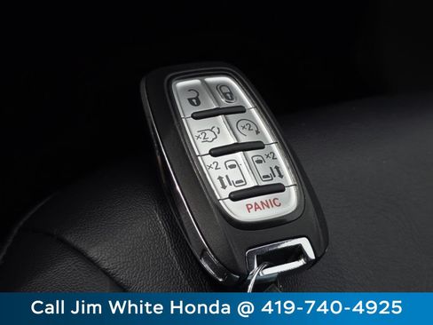 Used 2024 Chrysler Pacifica Touring-L FWD image 32