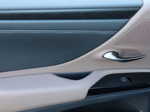 Used 2025 Lexus ES 350 w/ Premium Package image 39