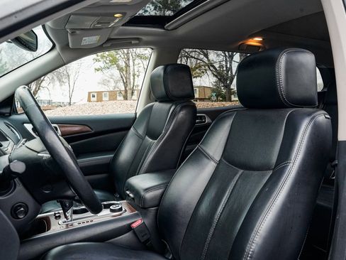 Used 2018 Nissan Pathfinder Platinum image 14
