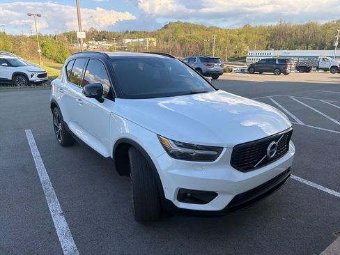 Used 2020 Volvo XC40 T5 R-Design w/ Protection Package Premier AWD/4WD image 3