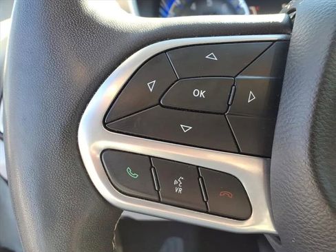 Used 2022 Chrysler Pacifica Touring-L image 27