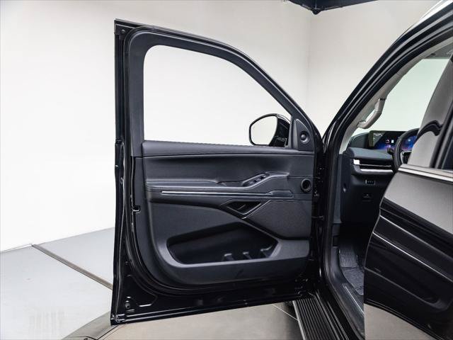 New 2027 Lincoln Navigator Premiere RWD image 23