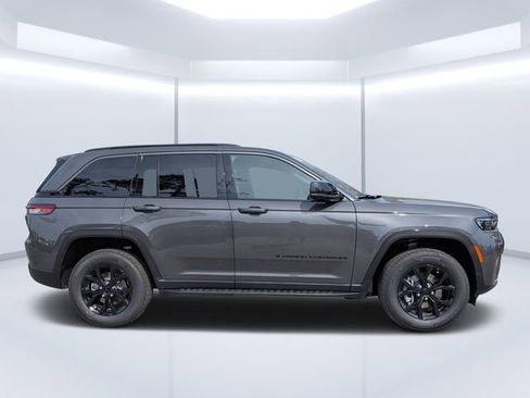 New 2026 Jeep Grand Cherokee Altitude AWD/4WD image 2