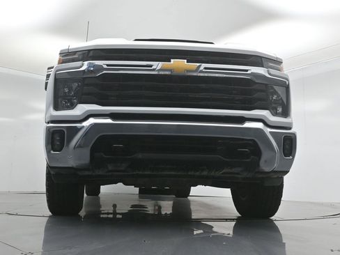 Used 2024 Chevrolet Silverado 2500 LT image 42