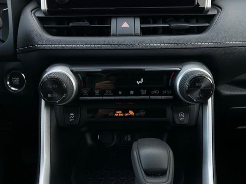 Used 2025 Toyota RAV4 XLE image 28