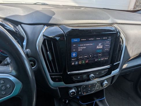 Used 2020 Chevrolet Traverse RS image 1