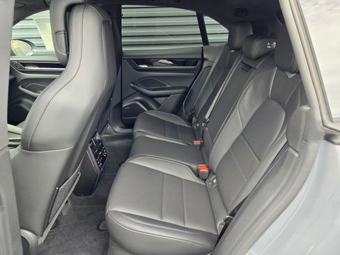 New 2026 Porsche Macan 4 Electric AWD/4WD image 18