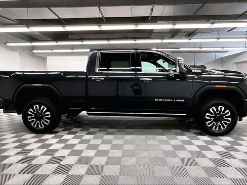 Used 2024 GMC Sierra 3500 Denali Ultimate AWD/4WD image 16
