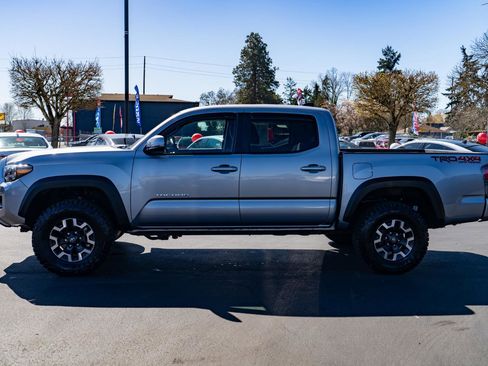 Used 2021 Toyota Tacoma TRD Off-Road w/ Technology Package AWD/4WD image 13