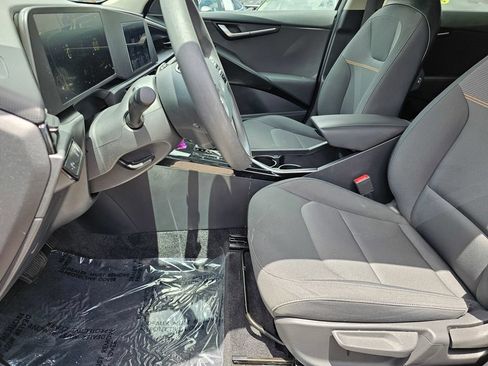 Used 2025 Kia Niro LX FWD image 18