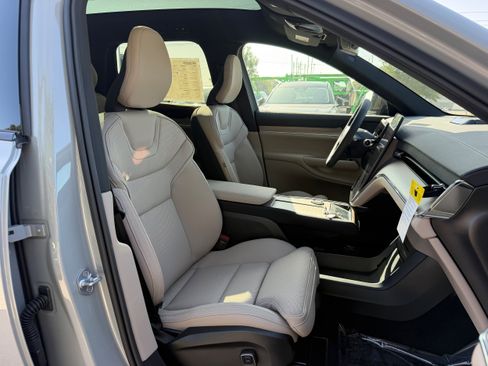 New 2026 Volvo EX90 Plus AWD/4WD image 8