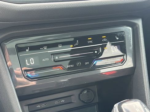 Used 2023 Volkswagen Tiguan SE R-Line image 35