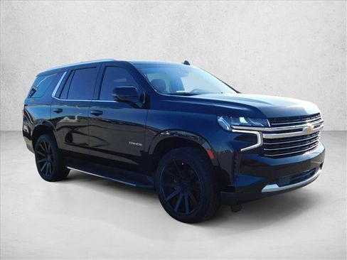 Used 2021 Chevrolet Tahoe LT w/ Luxury Package RWD image 3
