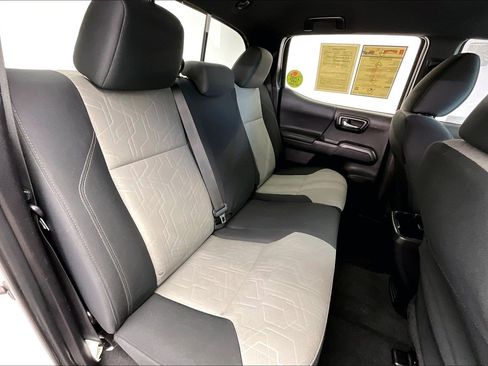 Used 2022 Toyota Tacoma TRD Off-Road image 17