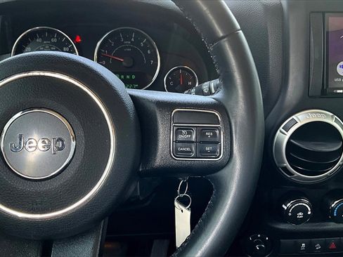 Used 2018 Jeep Wrangler Unlimited Sahara image 12