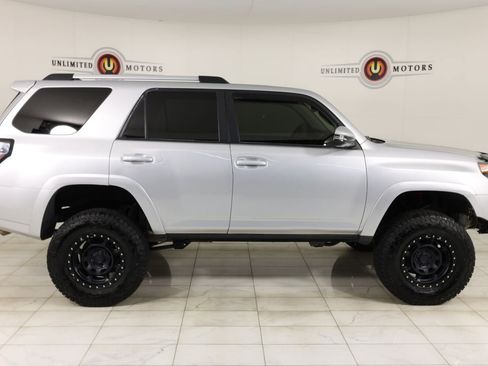 Used 2021 Toyota 4Runner SR5 Premium AWD/4WD image 2