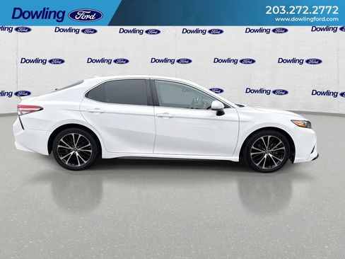 Used 2019 Toyota Camry SE FWD image 9