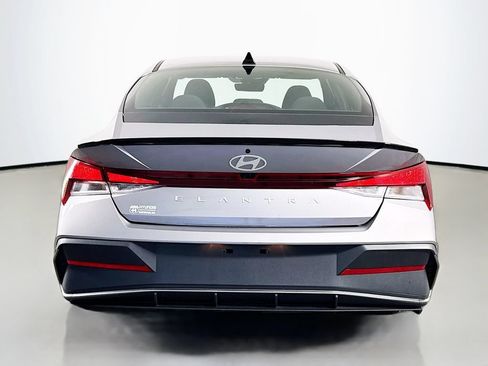 Used 2025 Hyundai Elantra Sport FWD image 7