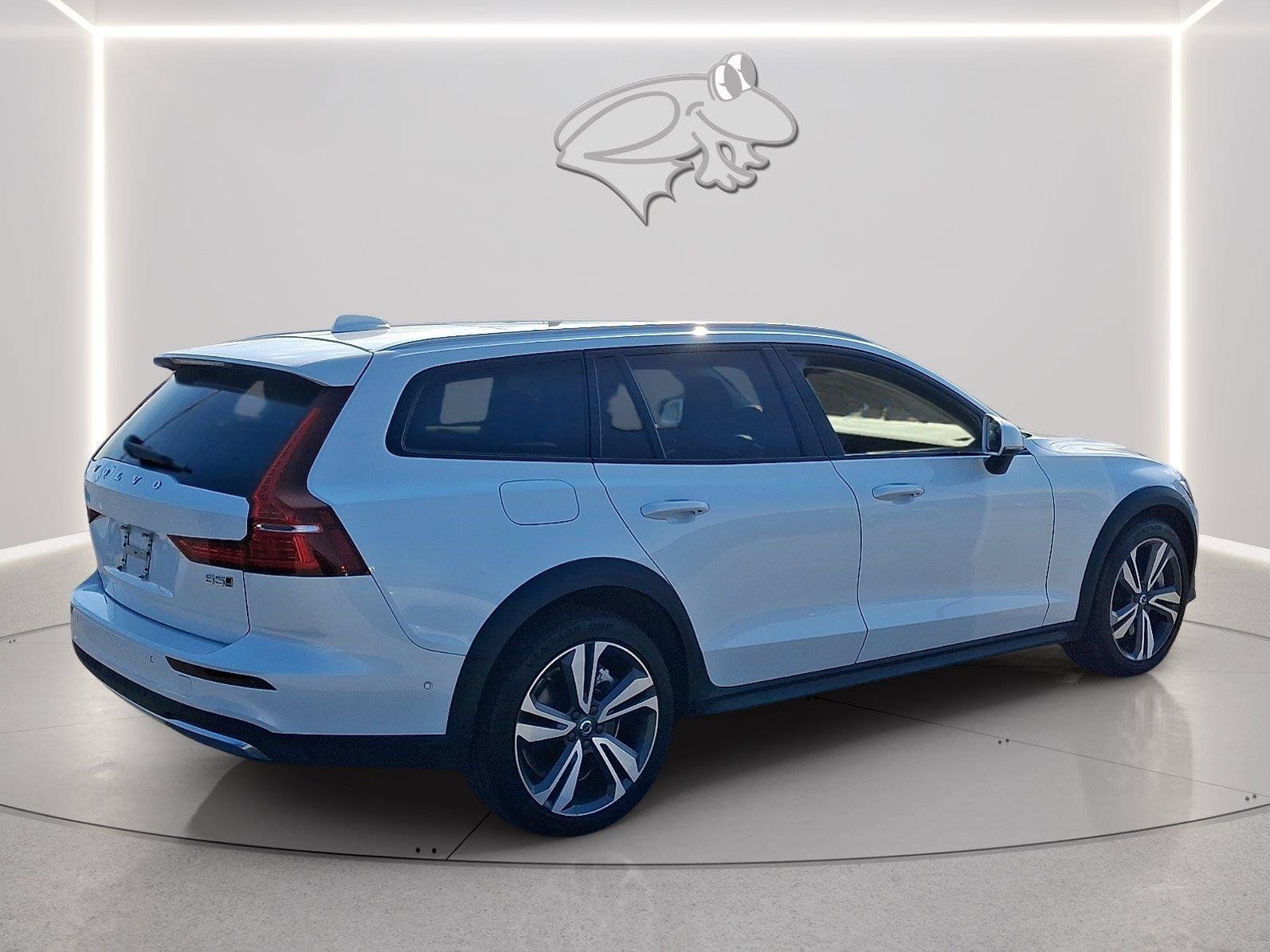 Used 2025 Volvo V60 B5 Cross Country Plus AWD/4WD image 5