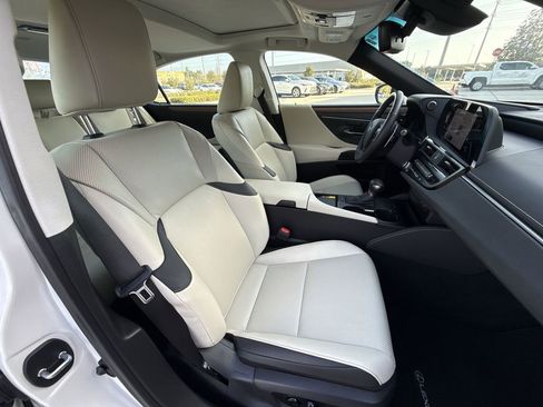Used 2025 Lexus ES 350 w/ Premium Package image 16