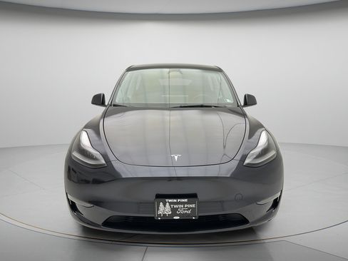 Used 2024 Tesla Model Y 2WD image 2